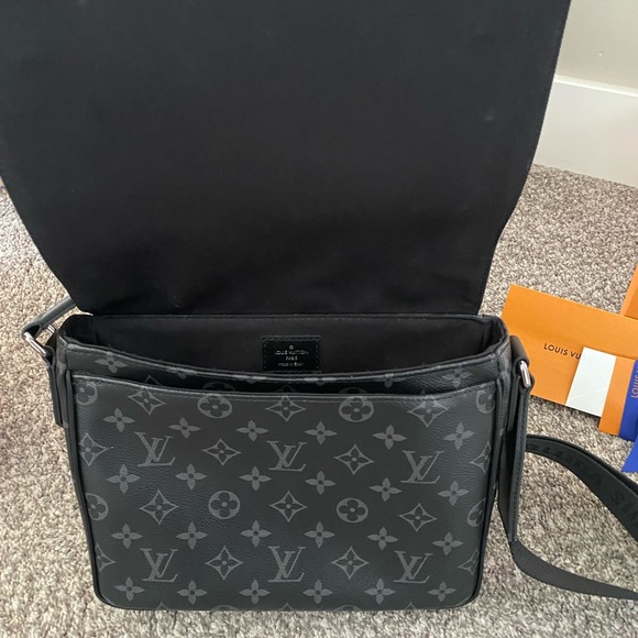 Louis Vuitton District PM Messenger Style Bag in Monogram Eclipse Canvas Black - Picture 4 of 10